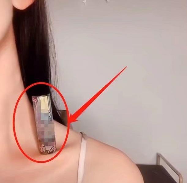 「关晓彤」娱乐圈的女星为了证明自己有多瘦用碗和口红,看看有多拼