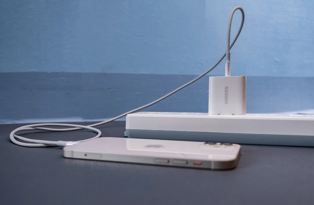 iphone12|iPhone 12评测:信号很好5G也很快,唯独这三个方面掉链子