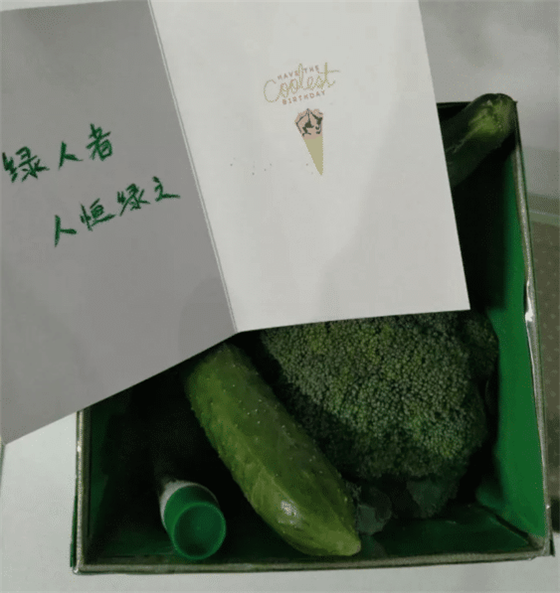 重症监护室|“这宾馆好，住宿还提供免费的妻子”哈哈哈不知这位老哥进ICU了没？
