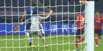 王燊超|上港0-0闷平申花！王燊超和傅欢失良机，颜骏凌和赵明剑伤退