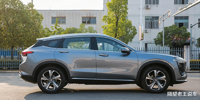 众泰|众泰又一全新SUV要走红，比CRV漂亮10倍，轴距2米7，油耗6.6L