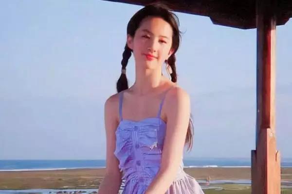 小龙女|她饰演“小龙女”爆红，28岁抛弃交往3年男友，今32岁成大龄剩女