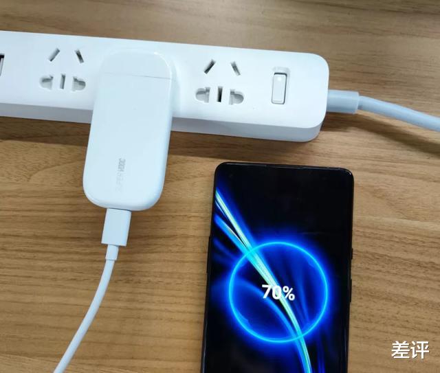 OPPO|OPPO还没发售的饼干充电头，能做到50W快充吗？
