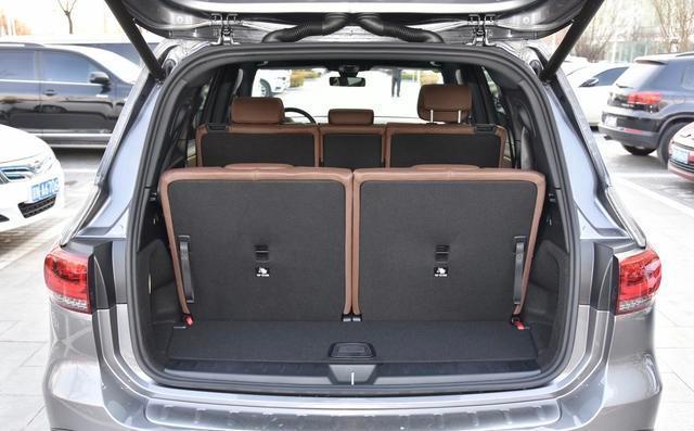 动力：奔驰又被捧红一次，3个月卖13024台，30.28万配七座，一公里4.5毛