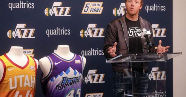 爵士队|一夜5消息：火箭新主帅确定，快船欲挖角湖人功臣，爵士队被出售