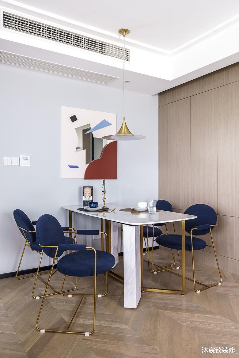 |走进她家，就被简约明快的色调迷住，轻奢风很精致，全屋整洁有序