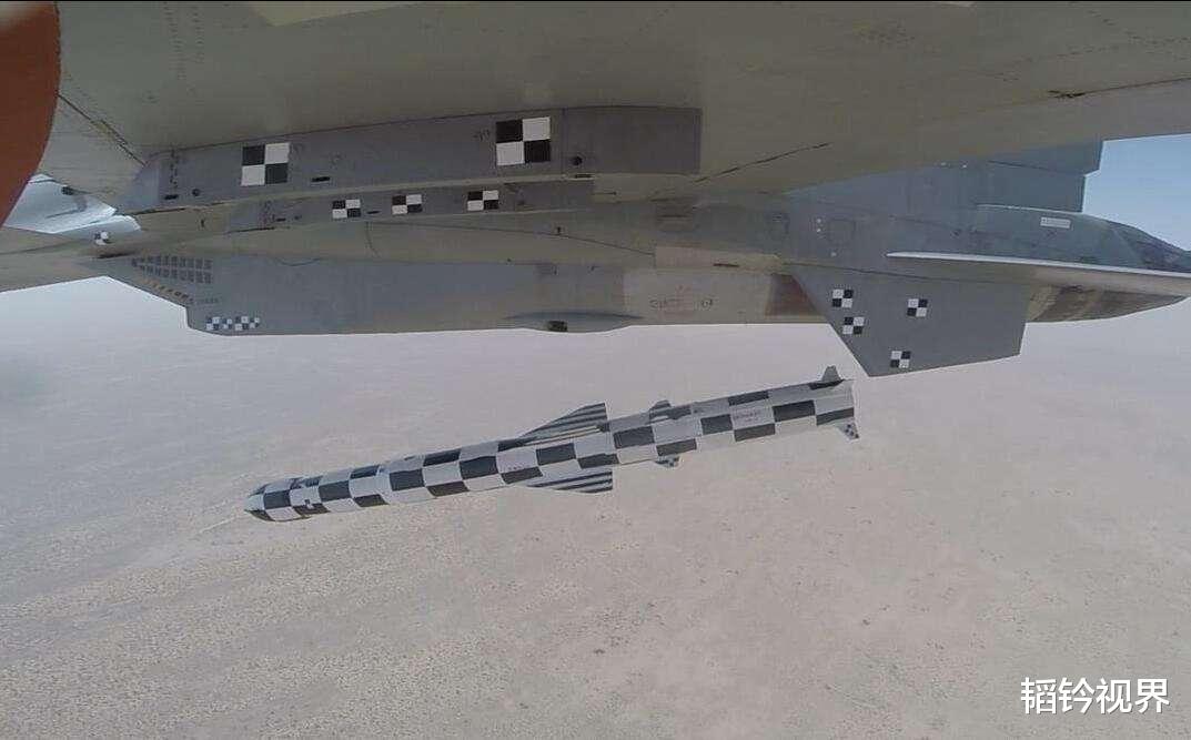 「歼-16」大批歼16现身拉达克机场,倘若与印度苏30战场相遇,谁将更胜一筹?