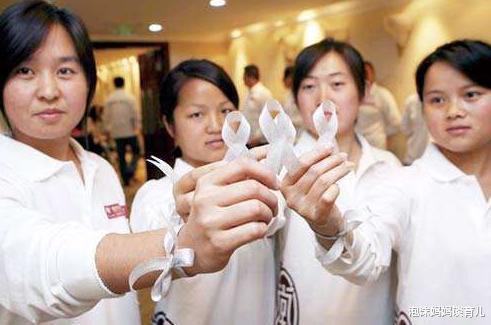 大学|收到211大学录取通知书，父母打开看完却哭了，孩子无奈选择复读