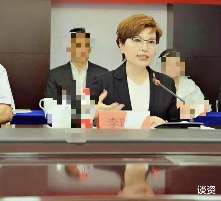 舒淇|59岁央视主播李瑞英近照曝光，妆容精致不敢认，染金发太时髦