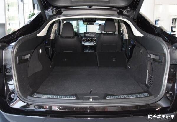 【轿跑】买不起X6就买它，年轻人的第一辆轿跑，带V8声浪，50万配置才卖18万