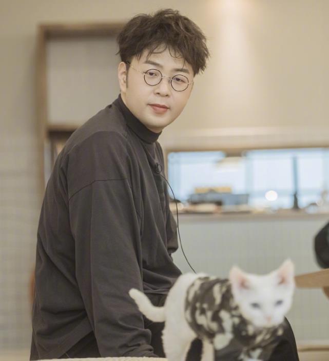 「沈梦辰」终于懂了沈梦辰眼光！海涛减肥后晒照，轻松撞脸权志龙