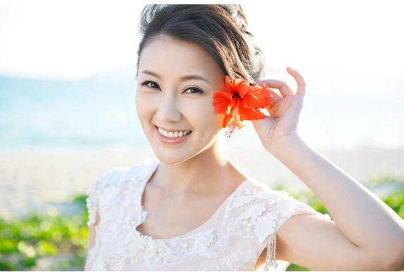 豪门|她曾是豪门阔太，如今债务连连，成国内首位限制乘坐飞机的女星！