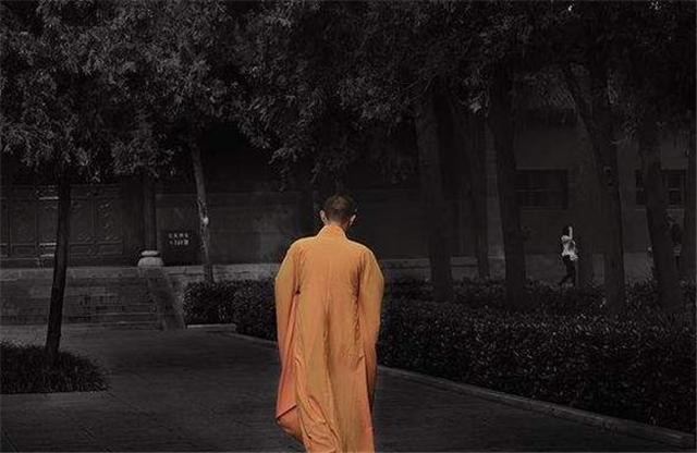 李天佑:杀人犯畏罪潜逃,拍照从不露正脸,16年后被抓时,已成佛门高僧