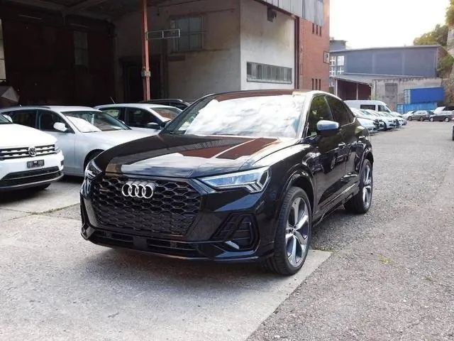 「大众帕萨特」轿跑车身+科技座舱，预计本月上市，奥迪Q3轿跑优点在哪里？