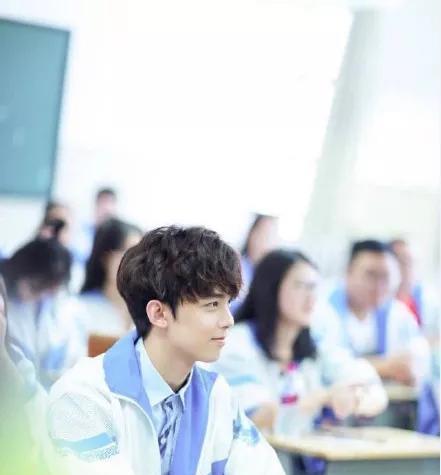 迪丽热巴|赵丽颖没素质？迪丽热巴被黄景瑜强蹭热度？杨幂和郑爽抱团了吗