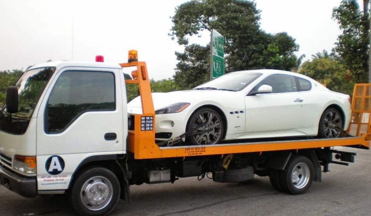 老司机|车胎被故意锁住咋办？老司机：不用叫拖车，用这招就能解决！