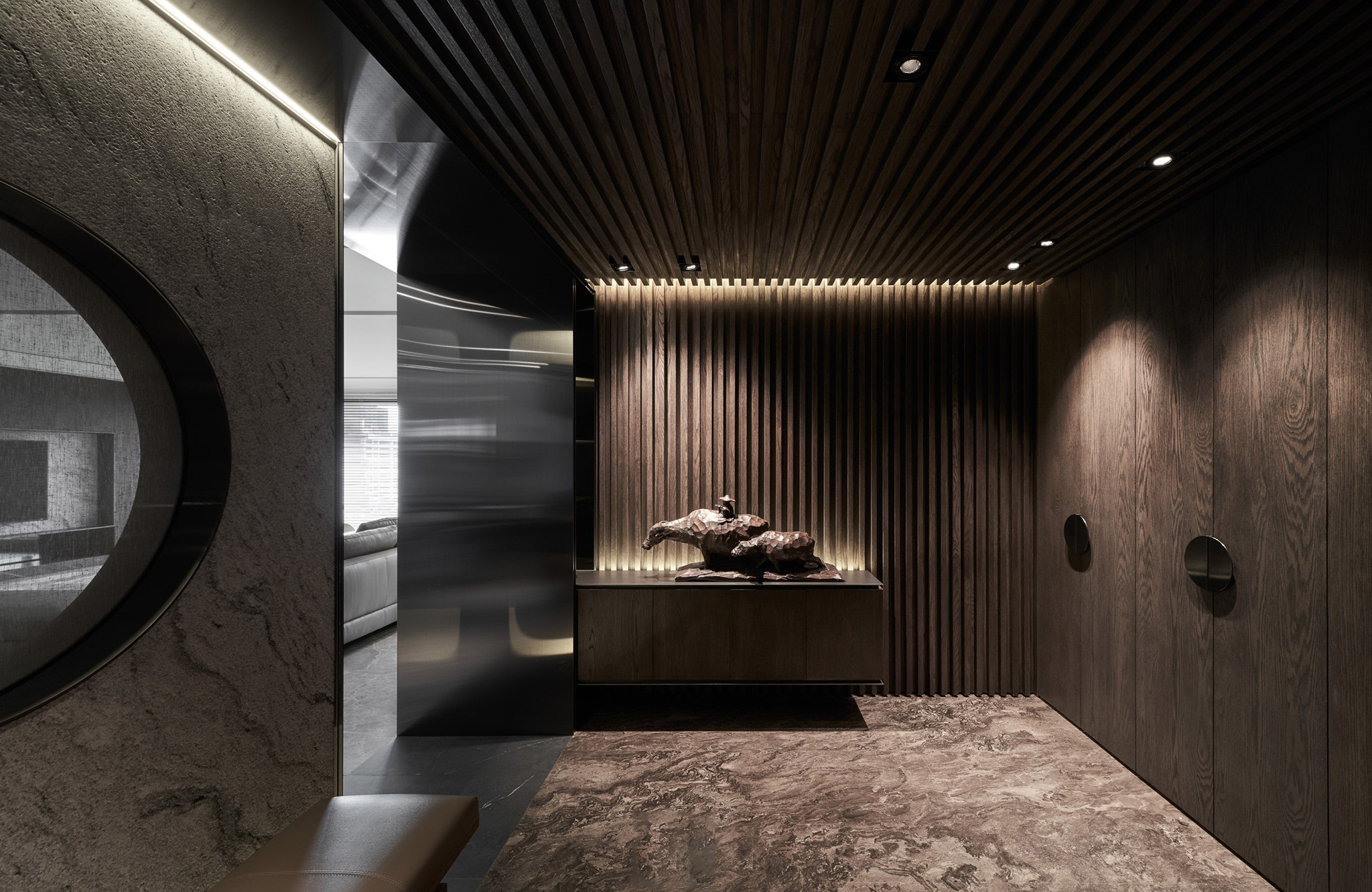 「」灰奢有度，简约随性演绎质感生活