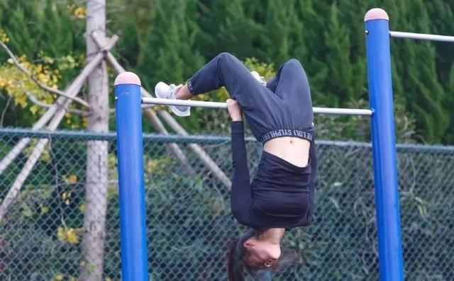 运动|21岁美女健身6年，体格壮硕，笑称自己“锁骨以下，全是肌肉”