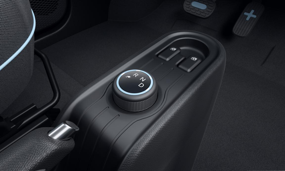 #五菱宏光#五菱宏光迷你版来啦 外观酷似宏光PLUS 网友：还是那熟悉的味道