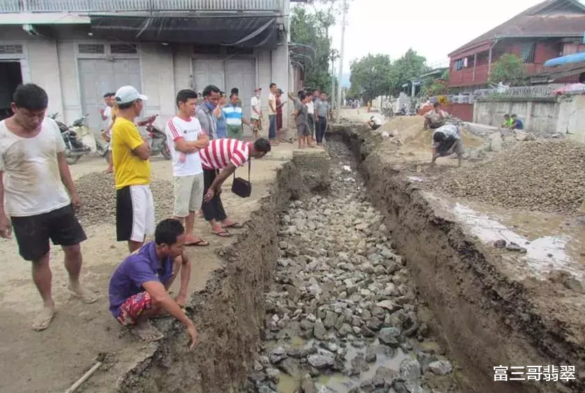 帕敢|帕敢矿区再发矿难，封矿三个月！难怪现在的好翡翠原石越来越贵！