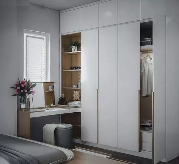 【】越来越多人不买成品衣柜了,现在衣柜流行这样装,不吃灰也不占地