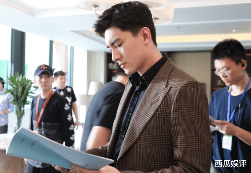 请叫我总监|《请叫我总监》筹备选角，林更新演霸道总裁？看到拟邀女主粉丝炸锅了