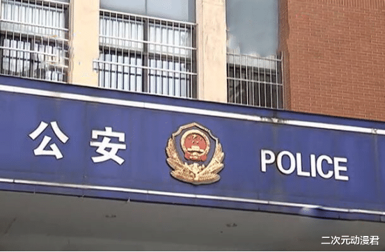 高价买的别墅却无法入住，原房东父母在门口搭建帐篷，扬言给50万才走