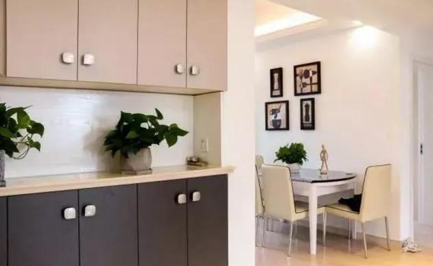 |老公硬把主卧做个“小改动”，打开柜门我愣了，这设计太用心了