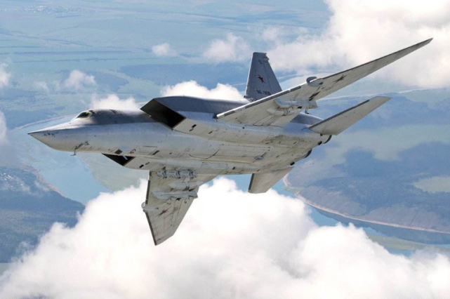 『轰炸机』海峡局势逆转，5分钟可摧毁沉1000公里外美军航母，美：真正威胁