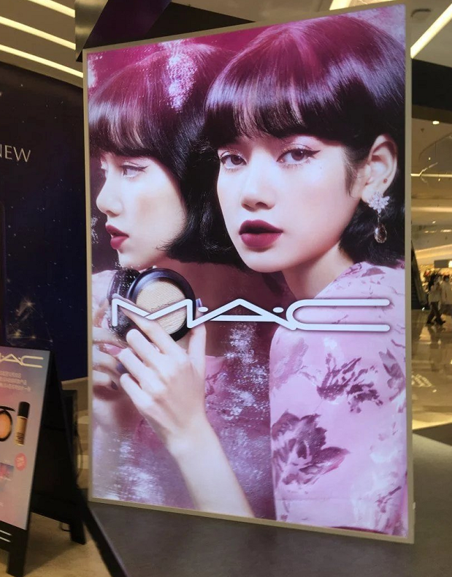 blackpink|blackpink在商场“打”起来,四位成员占领百货商场,四人四色!