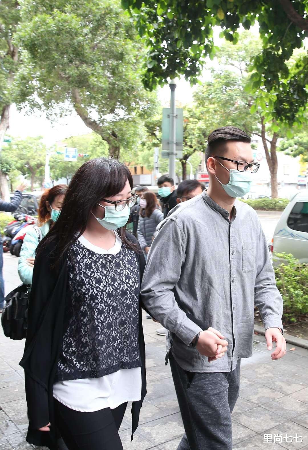 [刘真]刘真追悼会最后一天，老母亲被掺着现身，闺蜜团特意穿粉衣送别