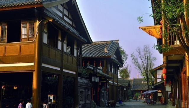 重庆|重庆一座“假”古城火了，耗资35亿门票0元，被称巴渝版“丽江”
