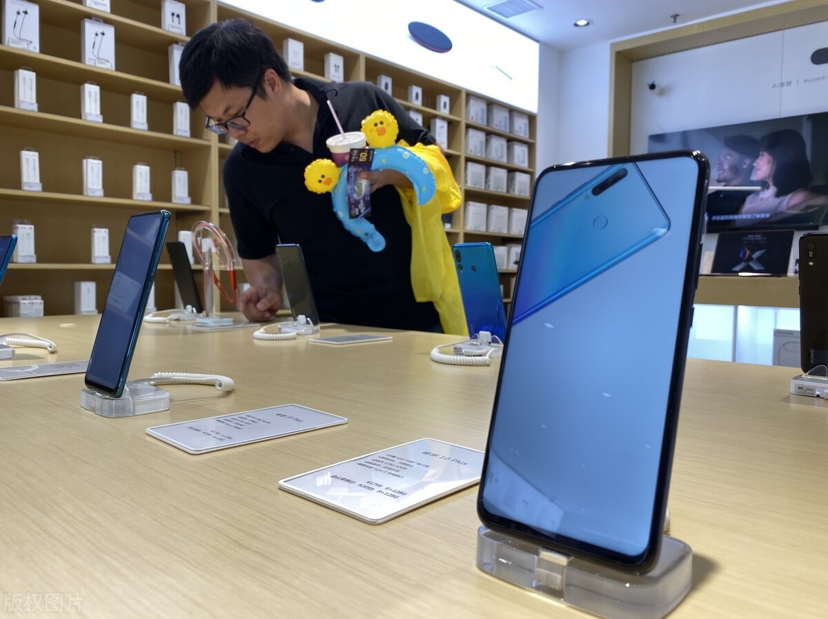 旗舰机|买不起旗舰机？这三款高端机型拥有极致性价比，预算3000能入手
