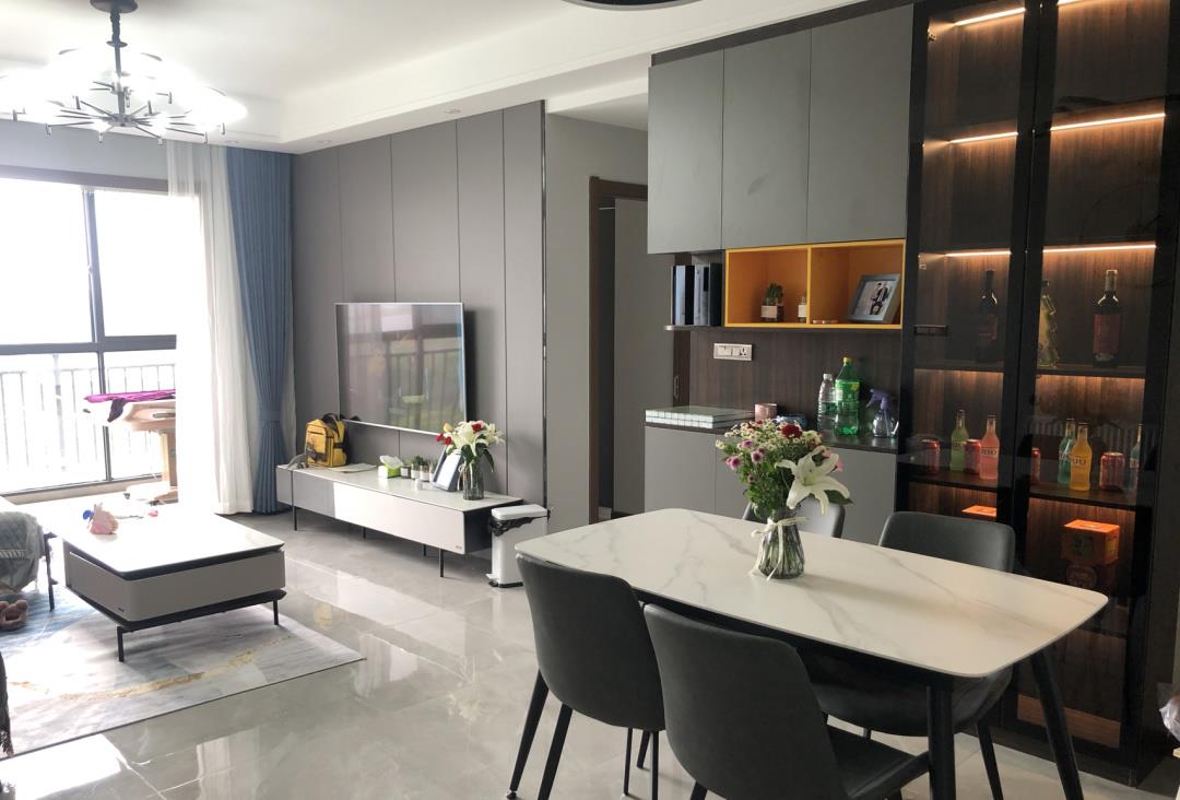 |新家终于完工，硬包做电视墙很喜欢，全屋灰色调非常耐看，晒晒！