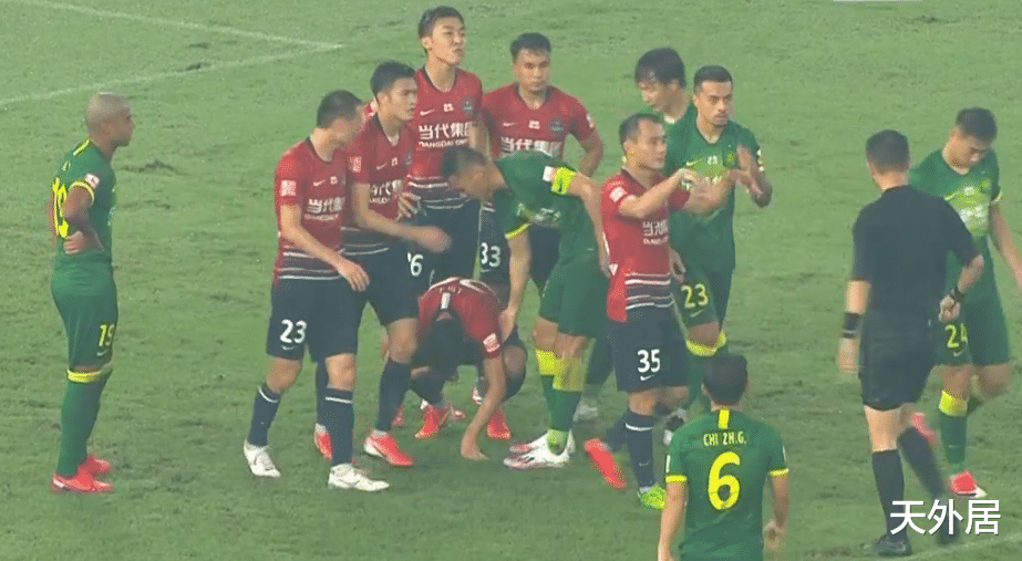 杭州|国安全华班首发玩脱：国脚26分钟染红！中超单日2红判罚够严格