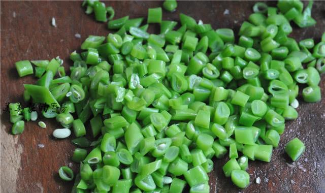 食材@它是儿子最爱的早餐，不放一滴水，柔软又蓬松，空口就能吃5个！