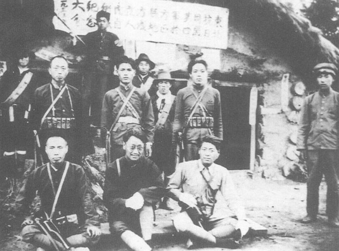 李钟奇|他是开国少将，1967年他一时糊涂，当众打了开国元帅两巴掌