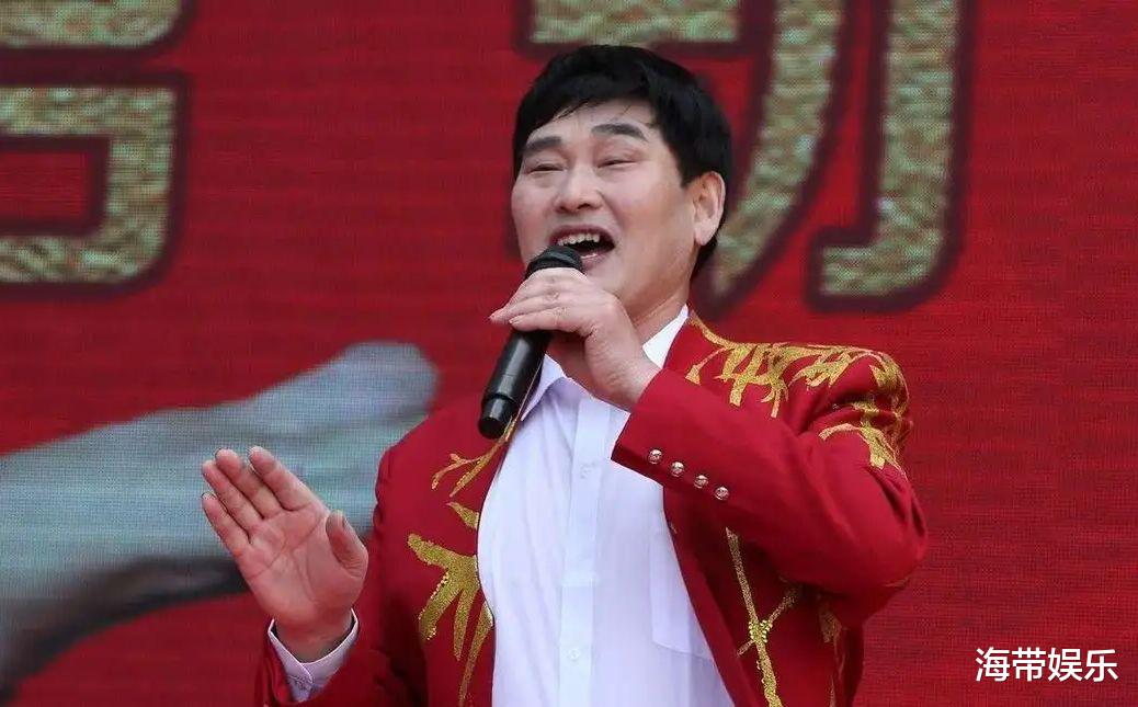 李晟|大衣哥儿子结婚,新娘颜值引热议,全家福两家父母差别大