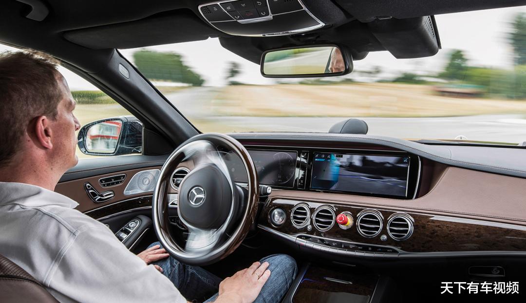 老司机▲为什么聪明人开车只开一个窗？老司机：都是经验，最好学着点