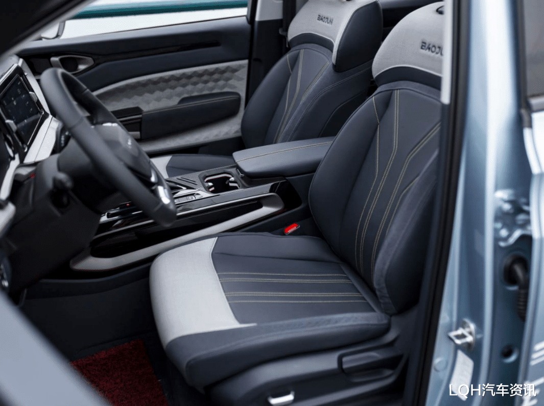 奥迪Q3■大众威然太商务？这款RM-5有7w开走，智能配置一堆，家用最为适合