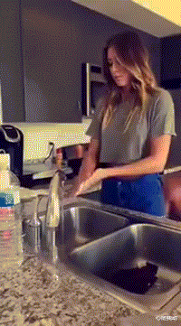 |“新来的老板娘，每天午睡都来办公室，”要不要提醒她一下呢……