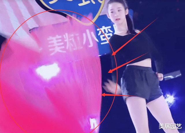 『戚薇』张艺凡为什么一直不留刘海？罕见刘海照曝光，女团感扑面而来！