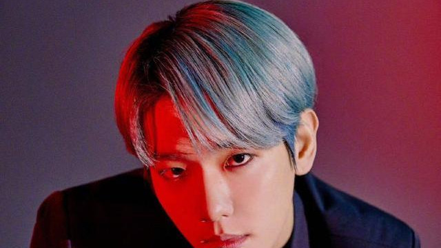 边伯贤新造型公开,西装眼线绿发帅炸,穿吴亦凡同款lv皮衣有默契