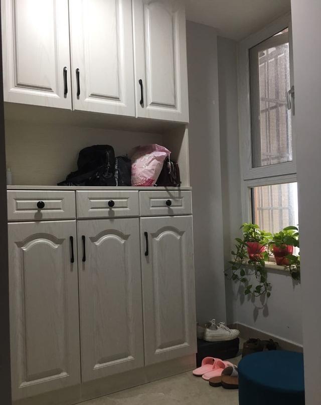 |新房保洁完入住，唯一的败笔就是餐厅，朋友入门被电视背景墙迷住