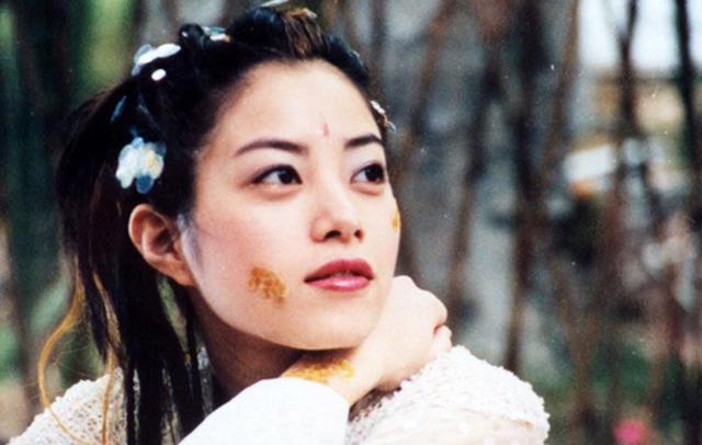 [娱乐圈]娱乐圈\永久封杀\的4位女星，前三位自作自受，唯独她令人同情