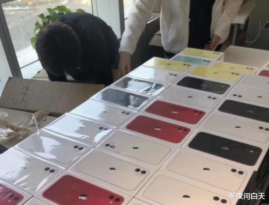 陌陌@公司年会，看陌陌员工拿到的年终奖，网友: 好公司都别人家的