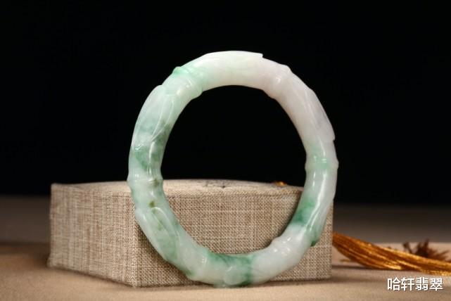 翡翠|步步高升，节节生长——翡翠竹镯你认识吗？