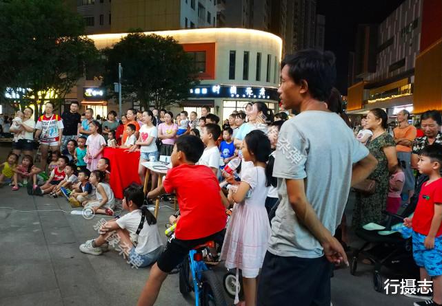 长沙|长沙街头市民围得水泄不通,里三层外三层,挤进去一看好“怀念”