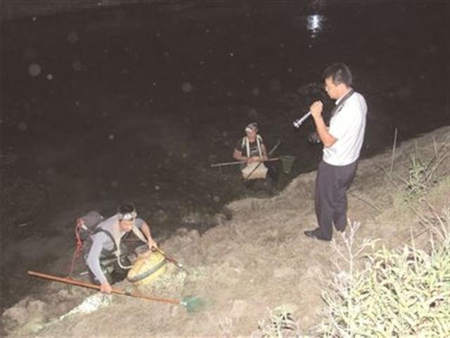 「」钓鱼遇到电鱼人该怎么办？用3招，不管用也吓他们一跳