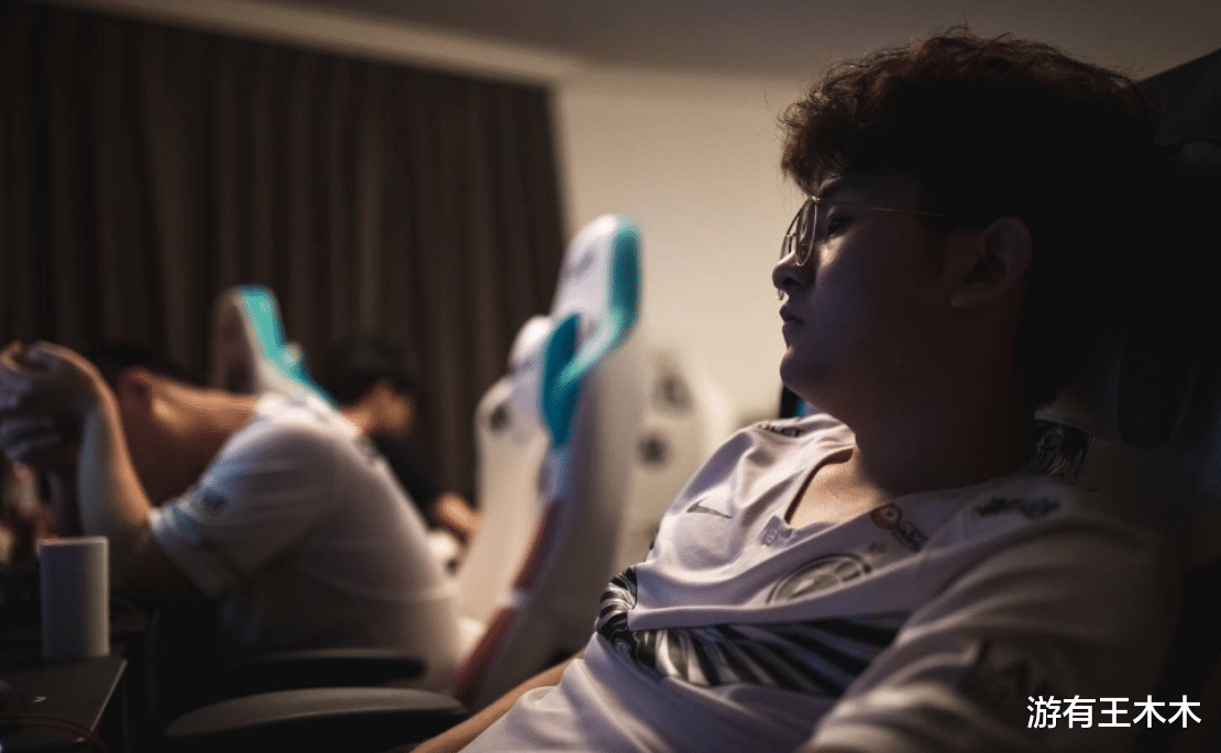 「theshy」阿水把IG双人组打自闭了！TheShy战绩1-10却在笑，赛后扼腕不语！